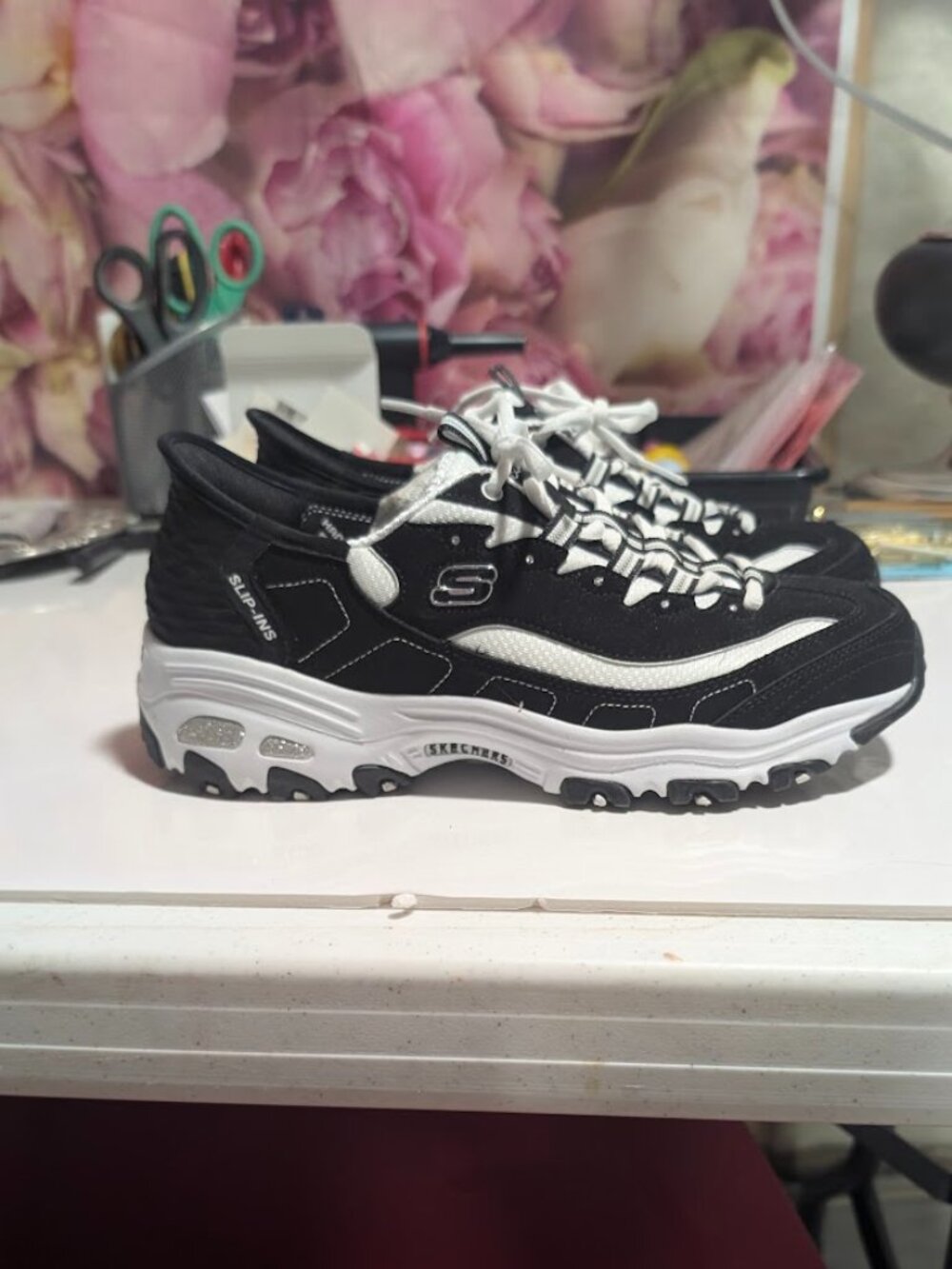 Skechers D'Lites Slip-ins – Women's Walking Shoes – Black/White – Size 9